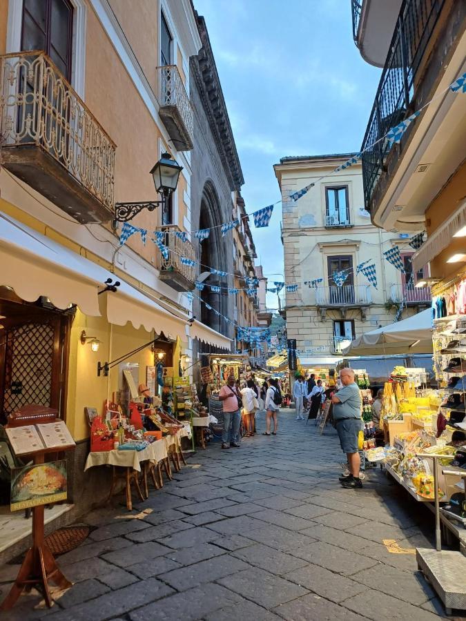 شقة Holiday In Naples Vacanze Napoletane المظهر الخارجي الصورة